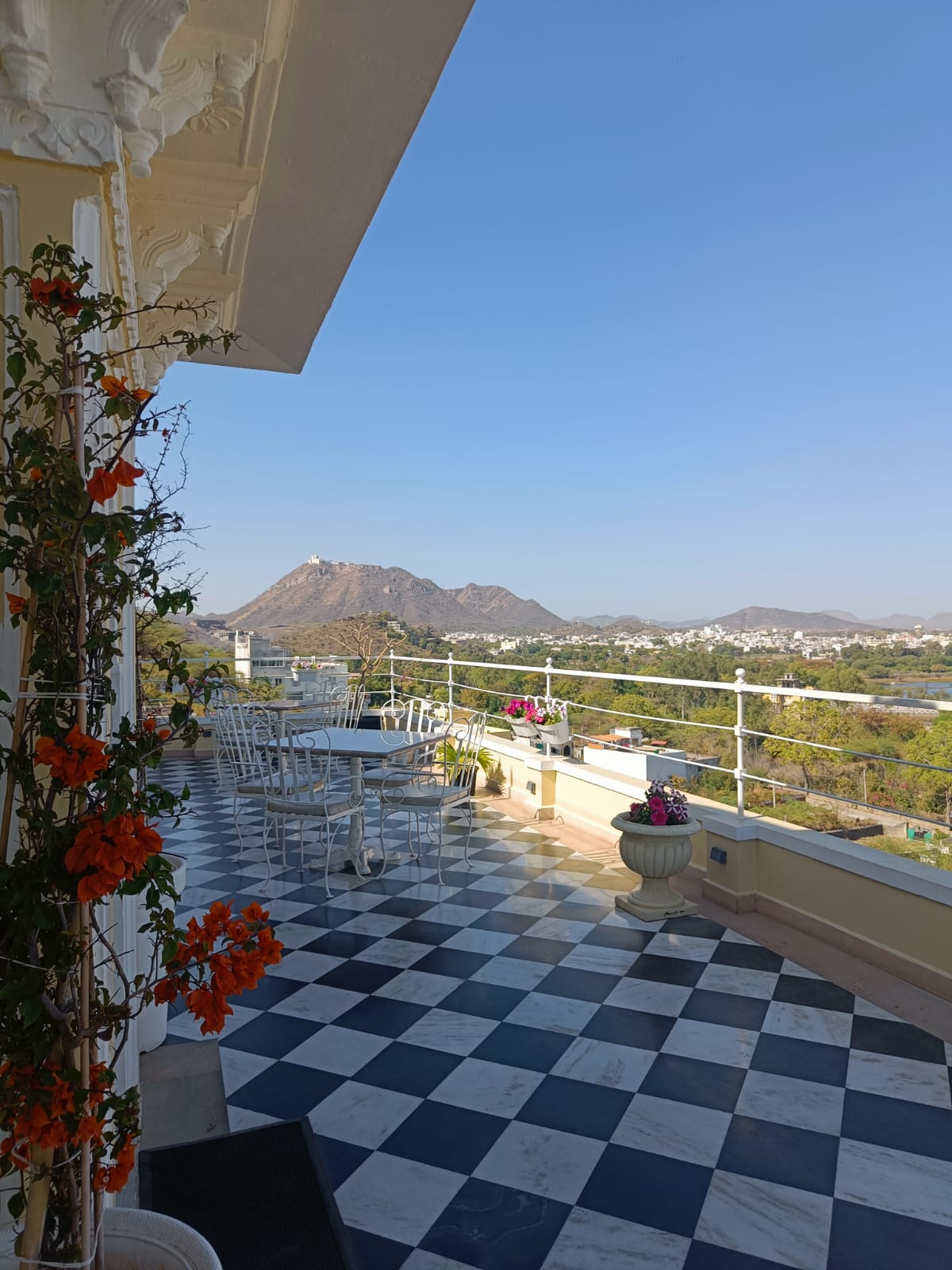 best places to stay in udaipur for family